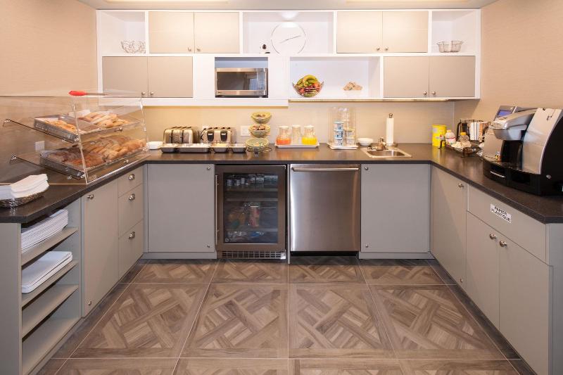 Le Chabrol Hotel & Suites