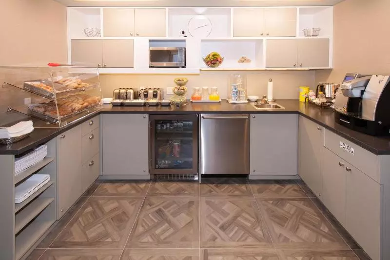 Le Chabrol Hotel & Suites