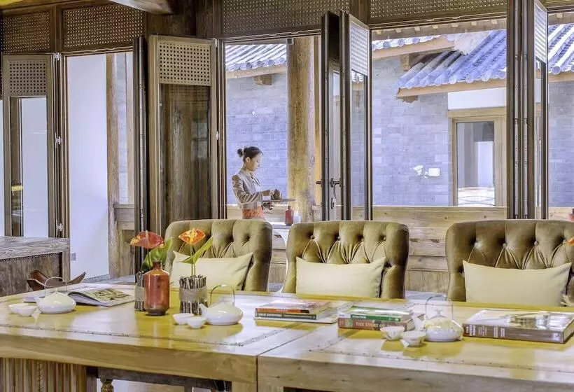 Отель Lux Tea Horse Road Lijiang