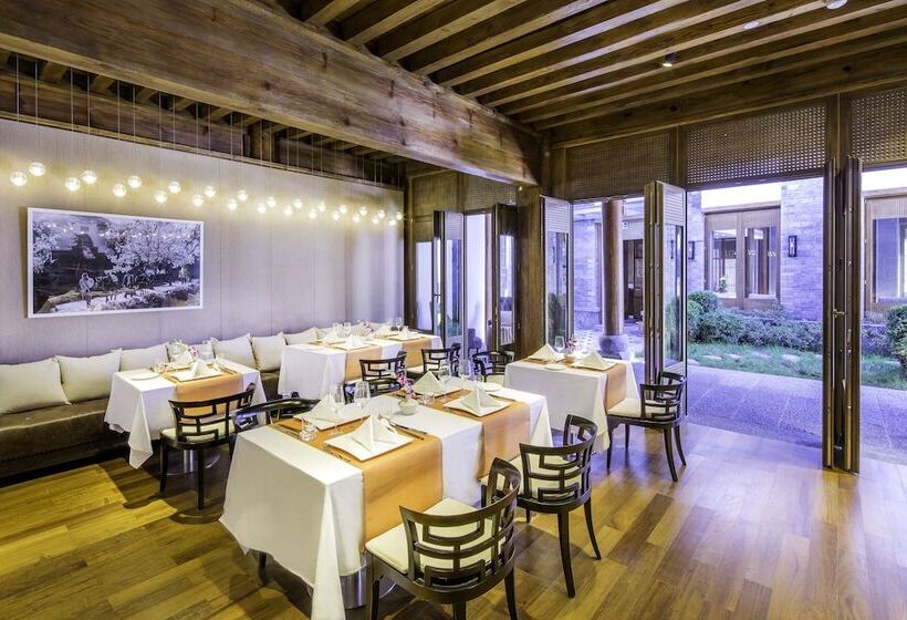 Отель Lux Tea Horse Road Lijiang