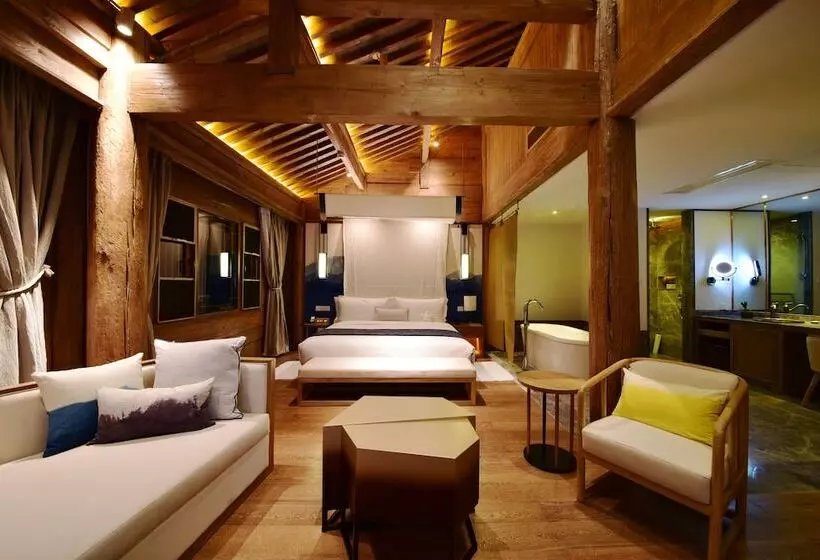 Отель Lux Tea Horse Road Lijiang