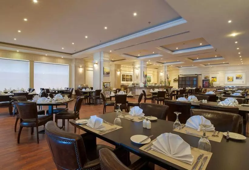 Отель Radisson Blu Dhahran