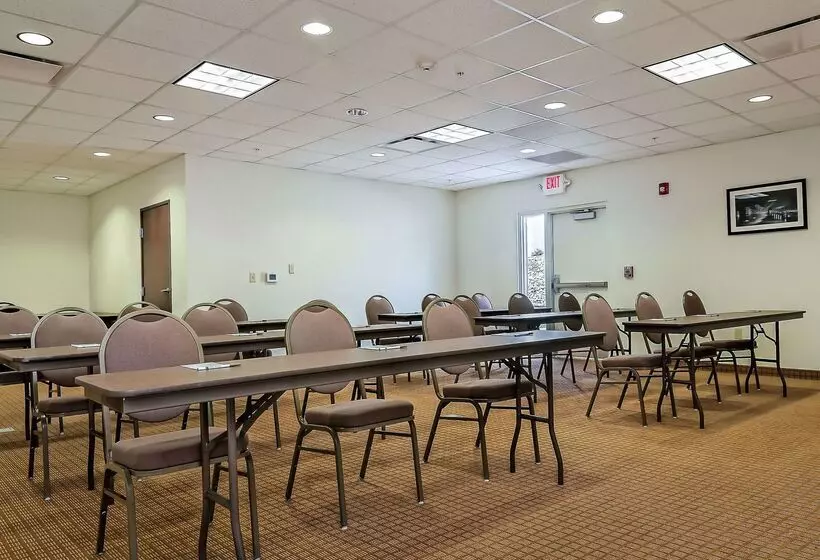 בית מלון כפרי Sleep Inn & Suites   Fort Scott