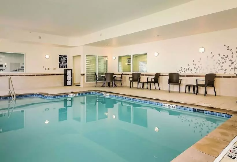 בית מלון כפרי Sleep Inn & Suites   Fort Scott