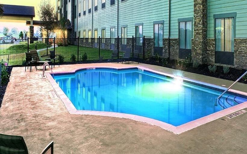 فندق Comfort Inn & Suites