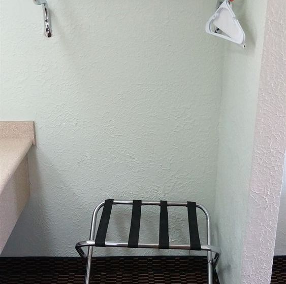 Мотель Claxton Inn