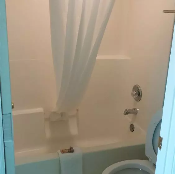 مُتل Claxton Inn