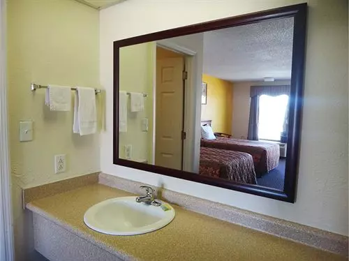 مُتل Claxton Inn