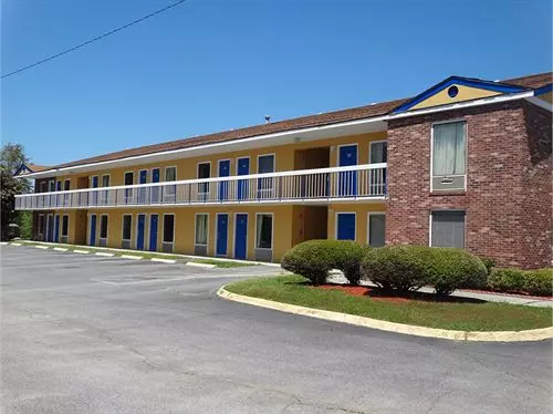 مُتل Claxton Inn