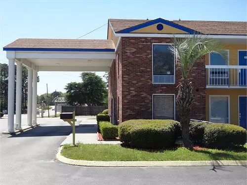 مُتل Claxton Inn