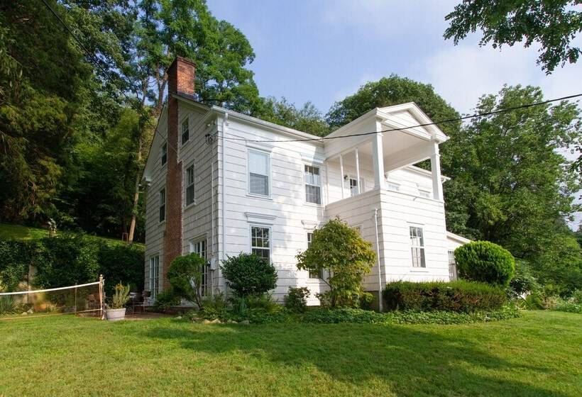 פנסיון The Harbor Rose