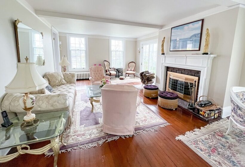 פנסיון The Harbor Rose