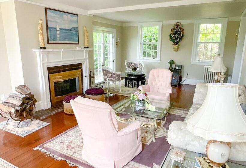 פנסיון The Harbor Rose