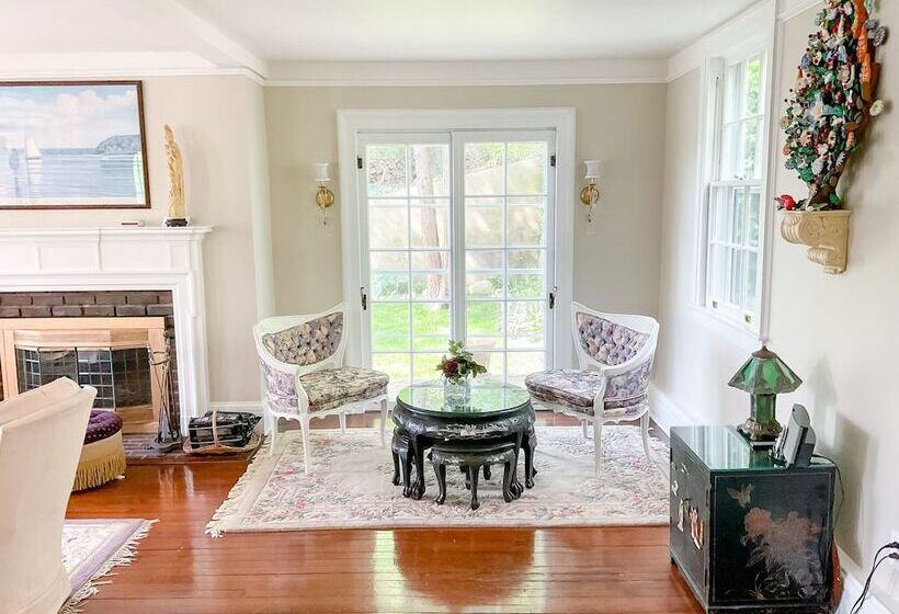 פנסיון The Harbor Rose