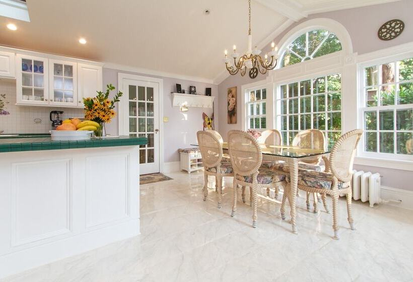 פנסיון The Harbor Rose