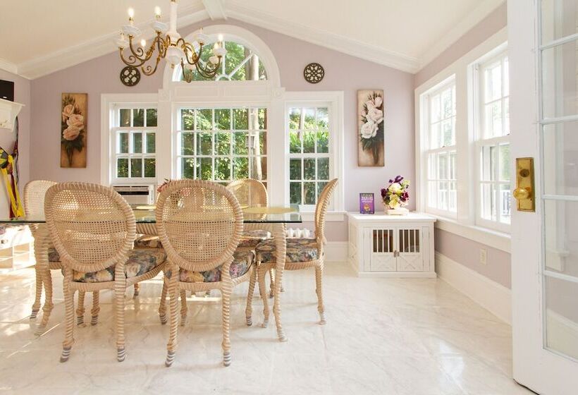 פנסיון The Harbor Rose