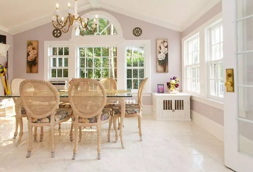 膳宿费 The Harbor Rose