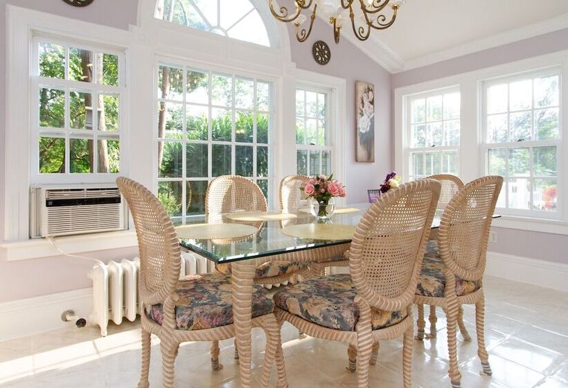 פנסיון The Harbor Rose