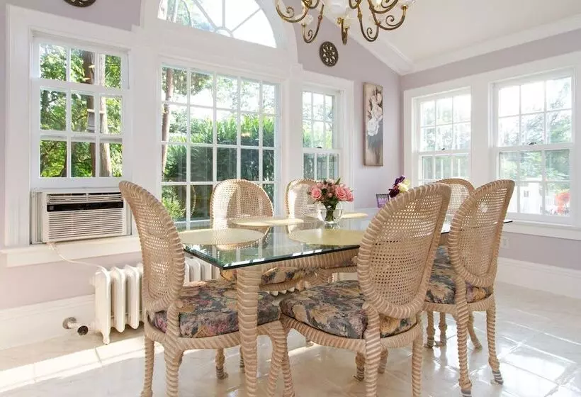 膳宿费 The Harbor Rose