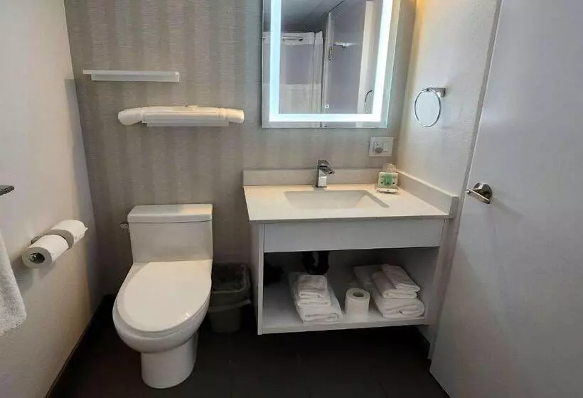 Hotelli Quality Inn & Suites