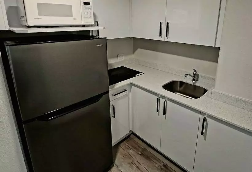 Hotelli Quality Inn & Suites