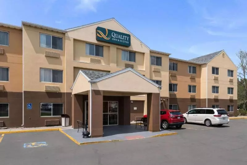 Hotelli Quality Inn & Suites