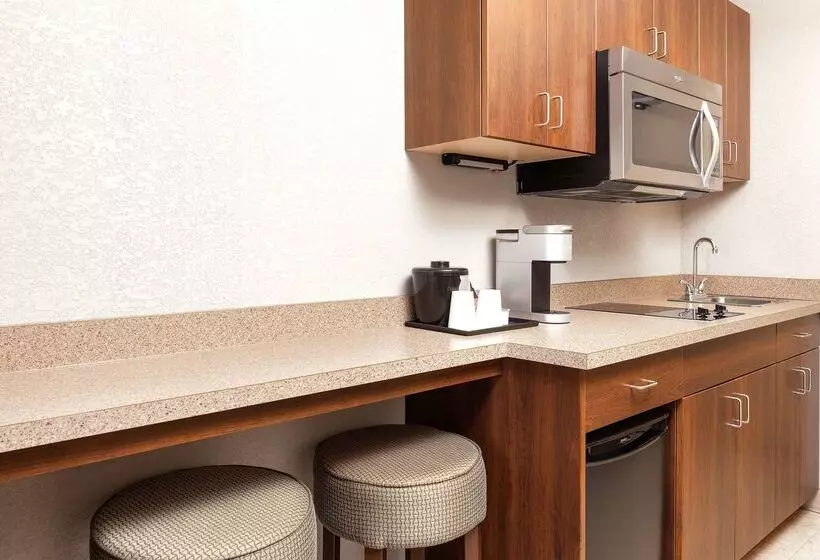 Hotel Home Inn And Suites Lloydminster