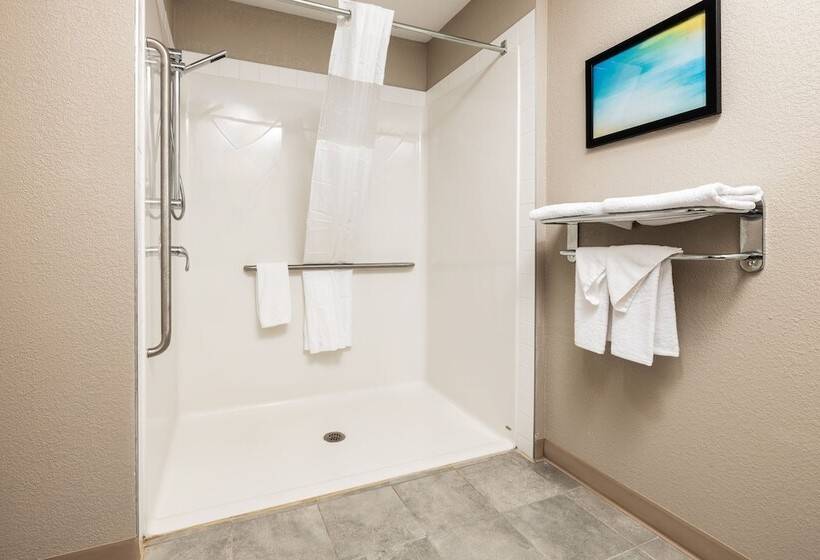 هتل Home Inn And Suites Lloydminster