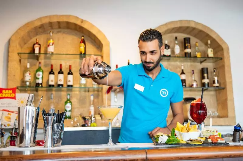 هتل Th Le Castella Baia Degli Dei Village