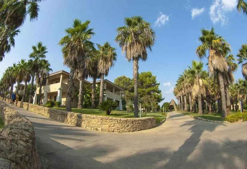 هتل Th Le Castella Baia Degli Dei Village