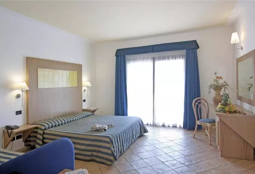 هتل Th Le Castella Baia Degli Dei Village