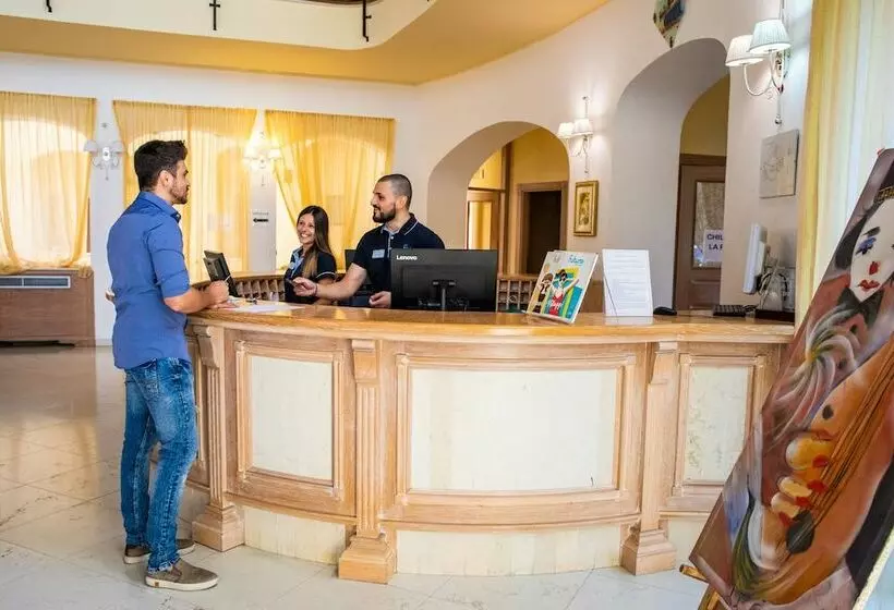 هتل Th Le Castella Baia Degli Dei Village