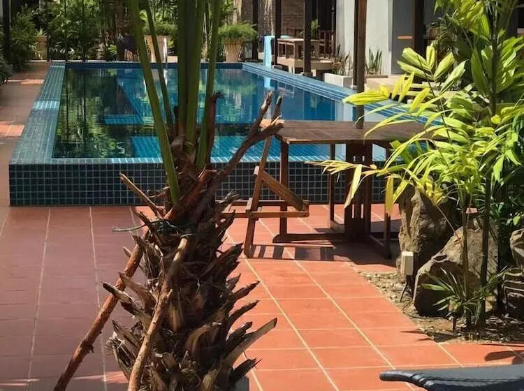 בית מלון כפרי Tropical Resort Langkawi