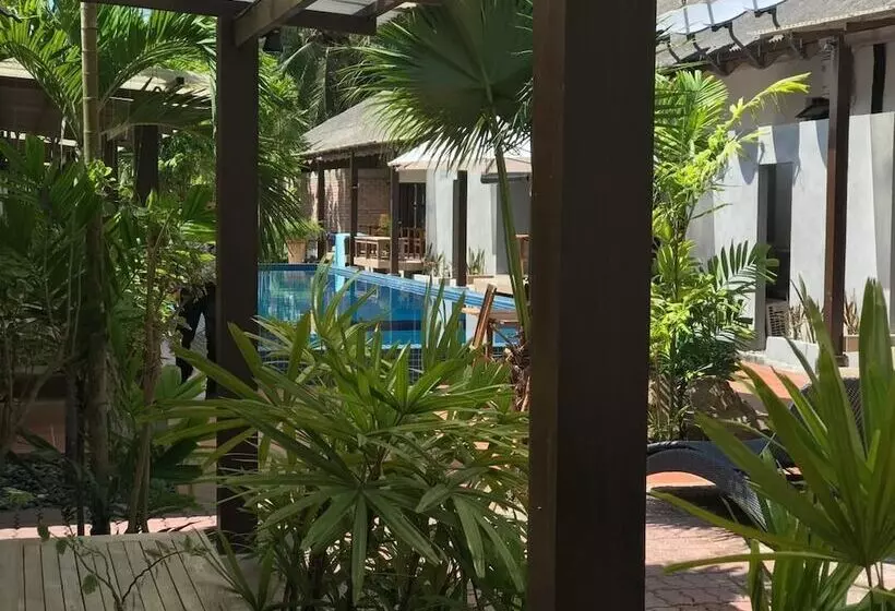 בית מלון כפרי Tropical Resort Langkawi