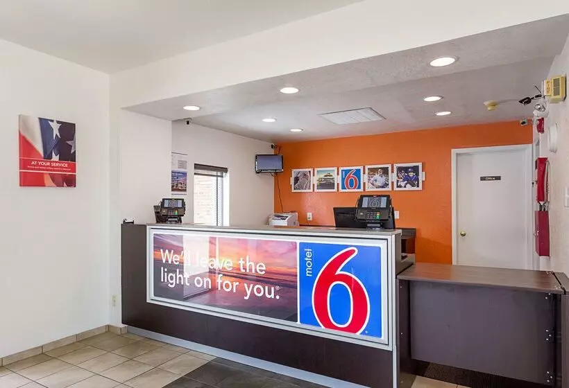 Motel 6 Baton Rouge Southeast
