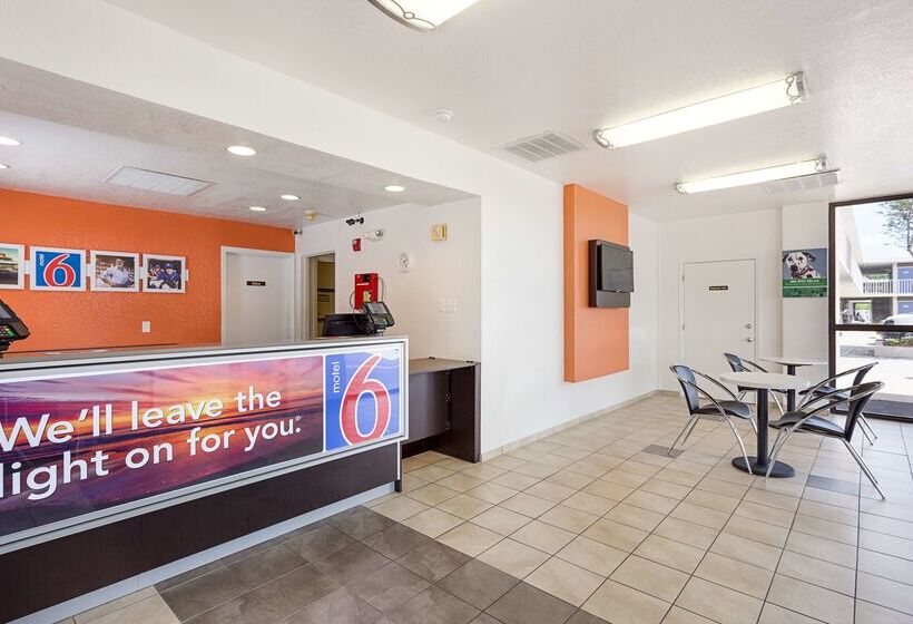 Motel 6 Baton Rouge Southeast