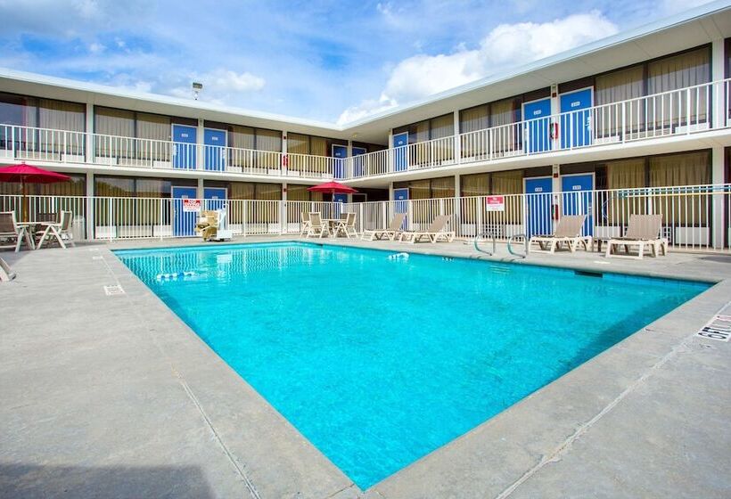 Motel 6 Baton Rouge Southeast