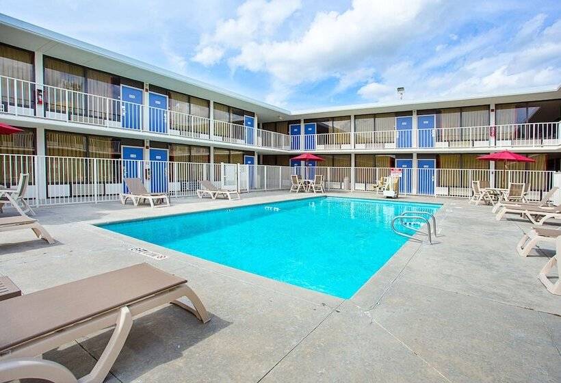 Motel 6 Baton Rouge Southeast