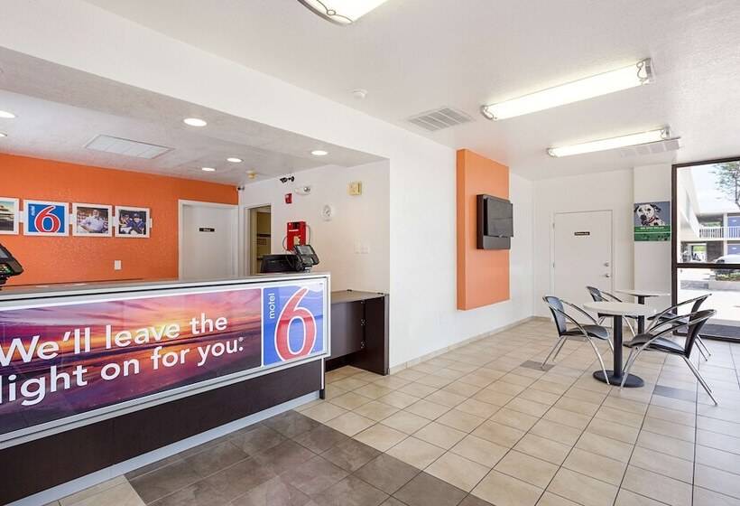 Motel 6 Baton Rouge Southeast