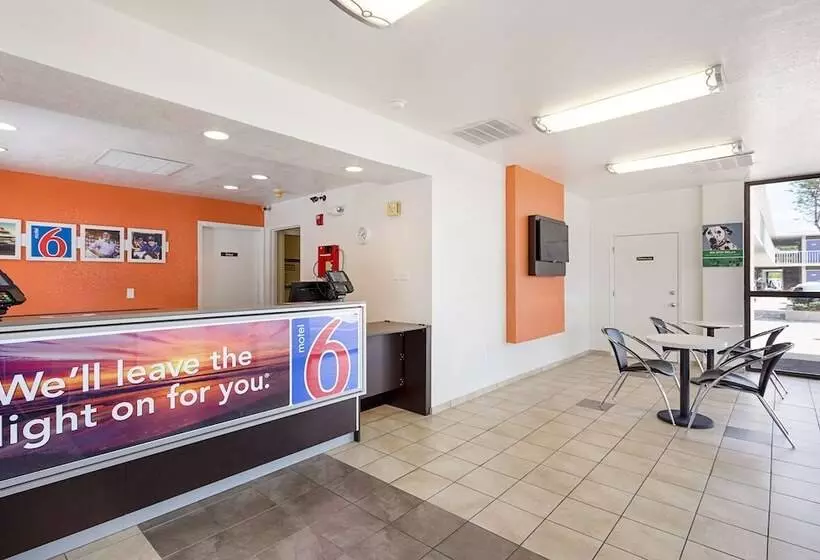 Motel 6 Baton Rouge Southeast