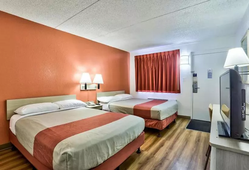 Motel 6 Flagstaff East Lucky Lane