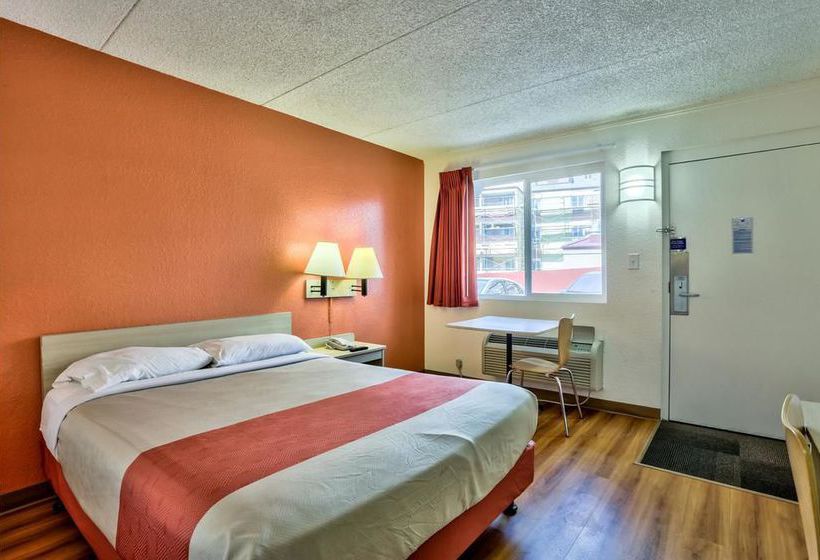 Motel 6 Flagstaff East  Lucky Lane