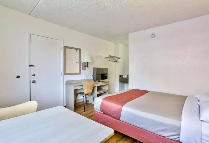 Motel 6 Flagstaff East Lucky Lane