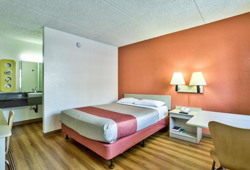 Motel 6 Flagstaff East  Lucky Lane