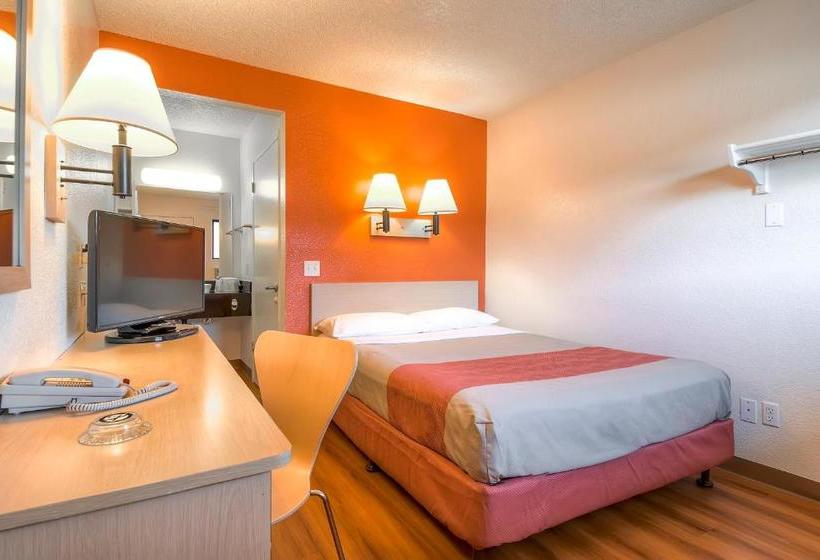 Motel 6 Los Angeles Harbor City