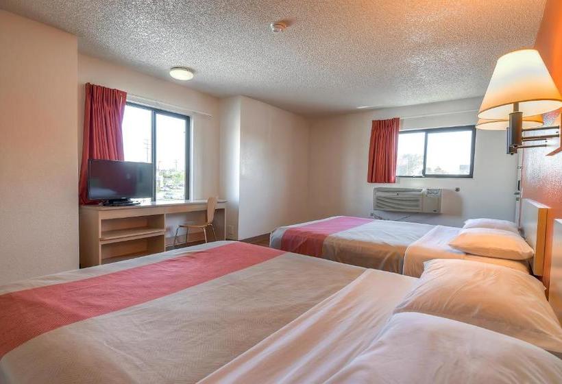 Motel 6 Los Angeles Harbor City