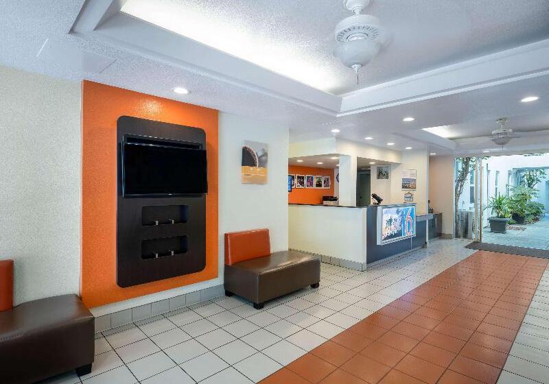 Motel 6 San Diego, Ca   Downtown