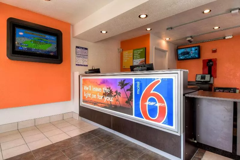 Motel 6escondido, Ca