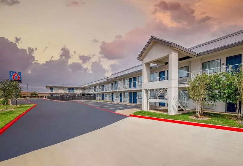 Motel 6euless, Tx  Dallas