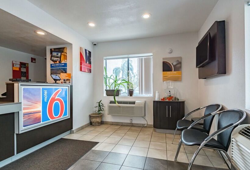 Motel 6 Ft. Pierce, Fl